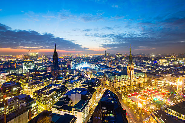 istock Hamburg town hall with Christmas market 459619075