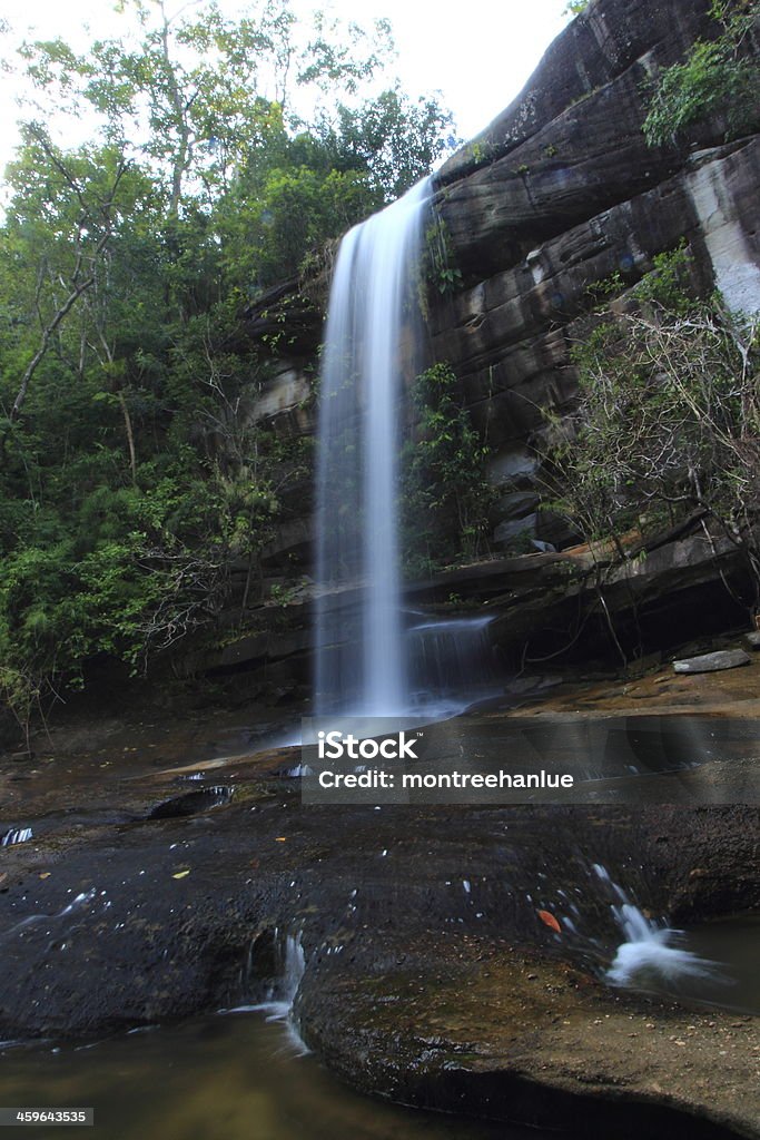 Soi Sawan cascada - Foto de stock de Agua libre de derechos