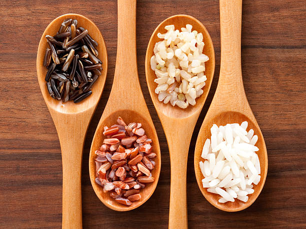 arroz cozido e colheres - eating utensil silverware four objects small group of objects - fotografias e filmes do acervo