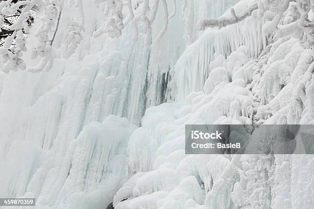 Gefrorenewasserfall Stockfoto und mehr Bilder von Eingefroren - Eingefroren, Eis, Eiskristall