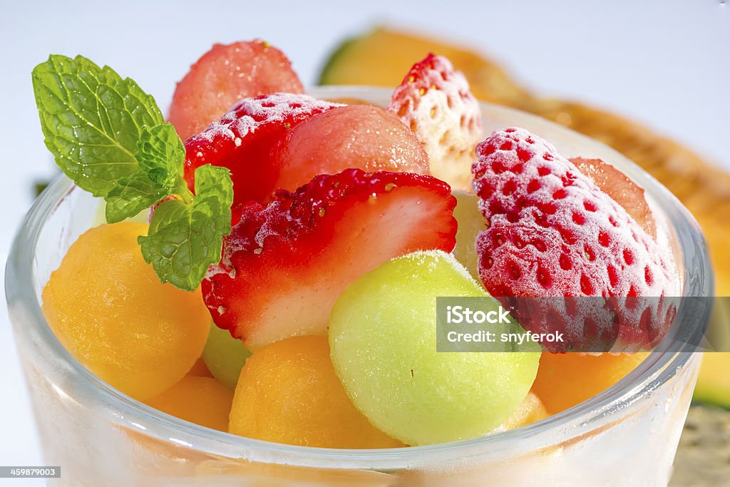 冷凍フルーツサラダ - カップのロイヤリティフリーストックフォト