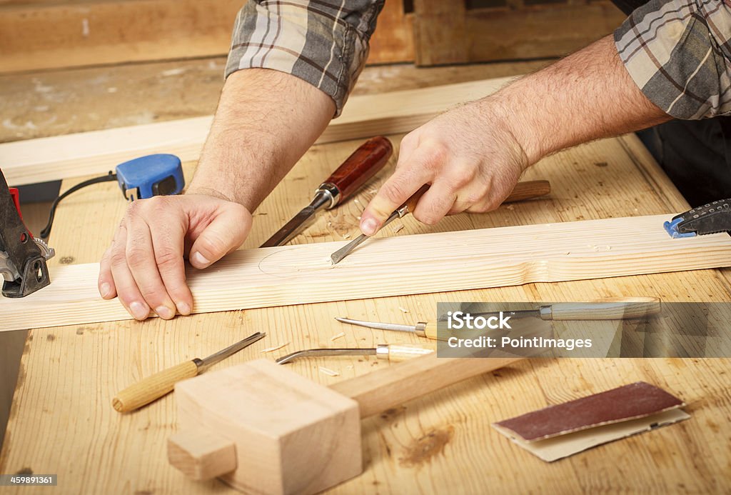 Carpintero con herramientas de trabajo. - Foto de stock de Madera - Material libre de derechos