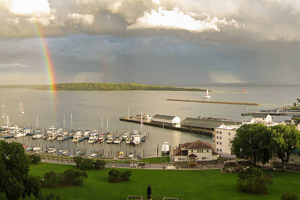 arcobaleno nel porto - rainbow harbor foto e immagini stock