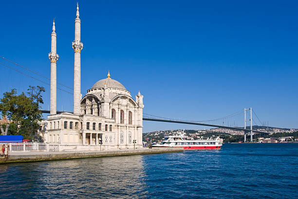 オルタキョイモスク - ortakoy mosque bridge bosphorus istanbul ストックフォトと画像