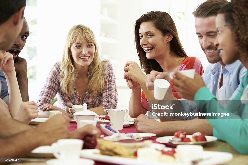 Grupo de amigos ter Jantar grupo de queijo e café - Royalty-free Café - Bebida Foto de stock