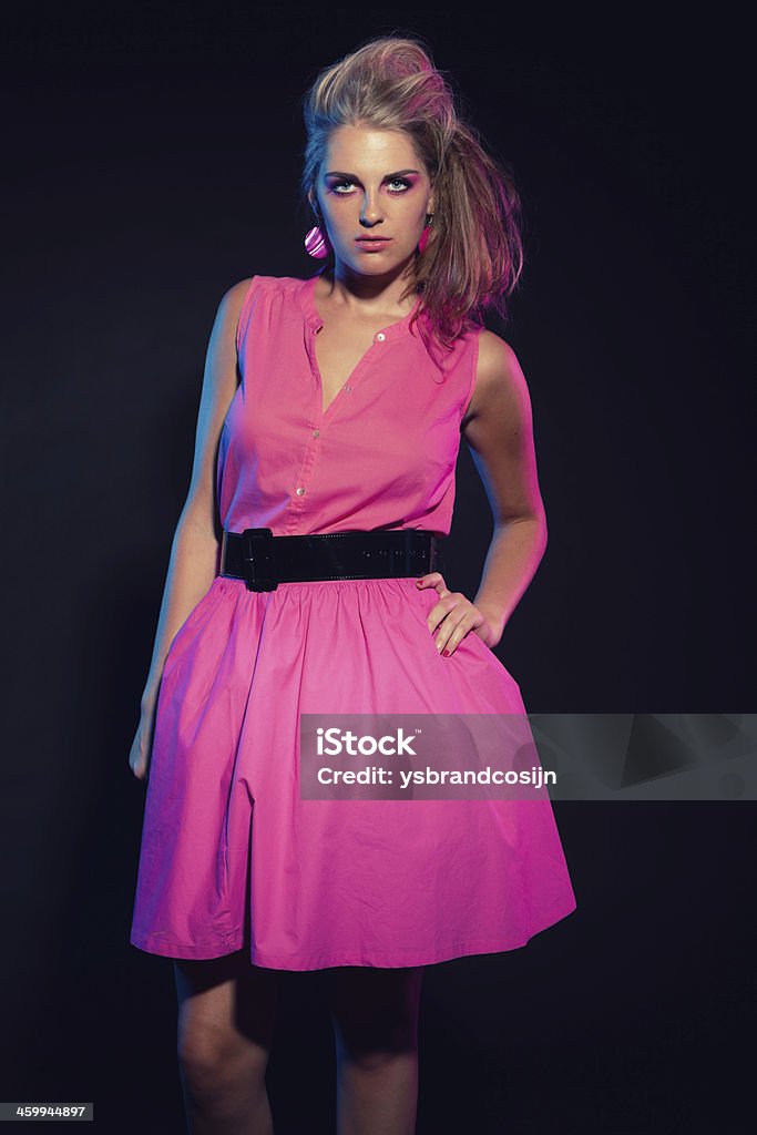 Naughty Retro Años Ochenta Moda De Chica Con Vestido Rosa Foto de stock y  más banco de imágenes de Adulto - iStock