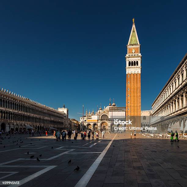 Plac San Marco I Campanile W Wenecja Włochy Wieża - zdjęcia stockowe i więcej obrazów Architektura - Architektura, Bazylika, Dzwonnica - Wieża