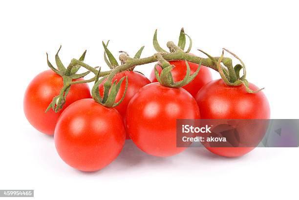 Tomates Cereja De Videira - Fotografias de stock e mais imagens de Alimentação Saudável - Alimentação Saudável, Branco, Caule de planta