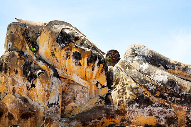 istock Head of reclining buddha 459970041
