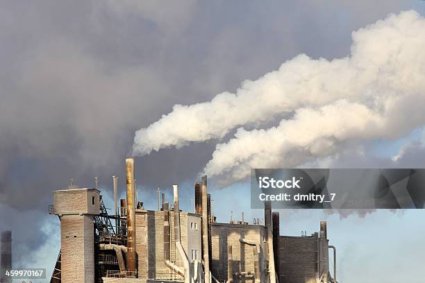 Smokestack - Fotografias de stock e mais imagens de Antigo - Antigo, Ao Ar Livre, Camada de ozono