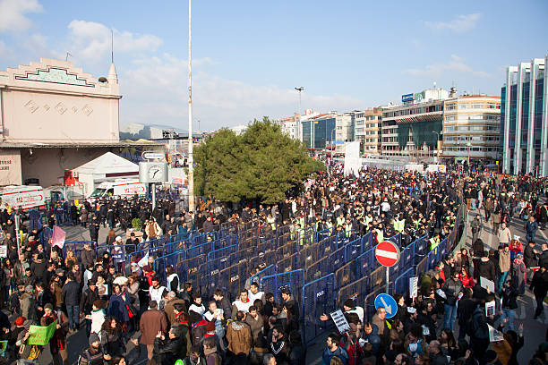 protestations en turquie - occupygezi photos et images de collection