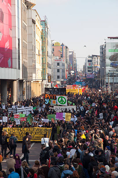 protestations en turquie - occupygezi photos et images de collection