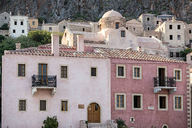 monemvasia riche architecture - church window rose window old photos et images de collection