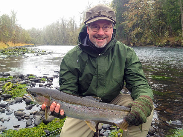 mucha rybak z steelhead - fishing fishing industry fly fishing river zdjęcia i obrazy z banku zdjęć