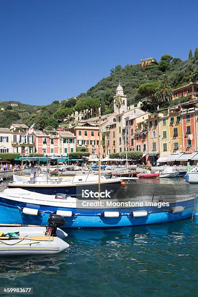 En Portofino Liguria Italia Foto de stock y más banco de imágenes de Agua - Agua, Aire libre, Arquitectura exterior