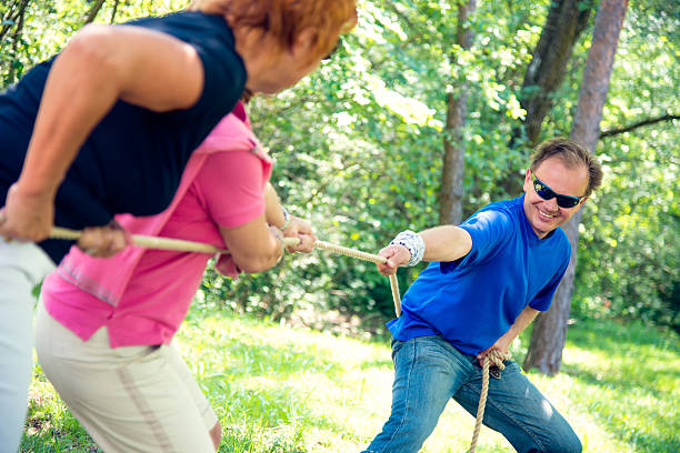 tug of war - contest togetherness human hand unity 뉴스 사진 이미지