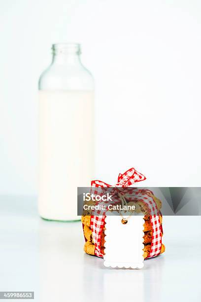 Galletas Caseras Y La Leche Foto de stock y más banco de imágenes de Alimento - Alimento, Alimentos cocinados, Bebida