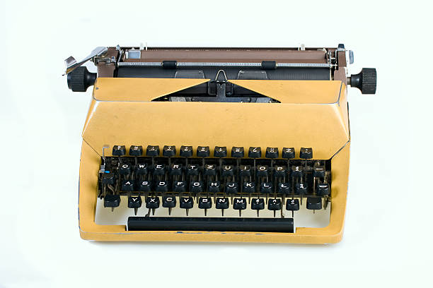schreibmaschine auf weißem hintergrund - letter h typewriter key typewriter old stock-fotos und bilder