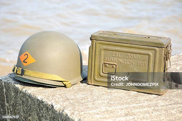 Ww2 Us Army Helmet Ammo Box Stockfoto und mehr Bilder von 1940-1949 - 1940-1949, Alliierte, Armeehelm