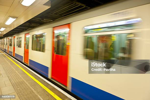 Photo libre de droit de Métro De Londres banque d'images et plus d'images libres de droit de Blanc - Blanc, Bleu, Europe