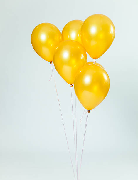 montgolfières - yellow balloon photos et images de collection