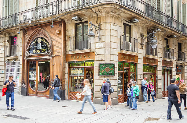 모더니스트 퍼사드 of philately 쇼핑하다, 바르셀로나 - store street barcelona shopping mall 뉴스 사진 이미지
