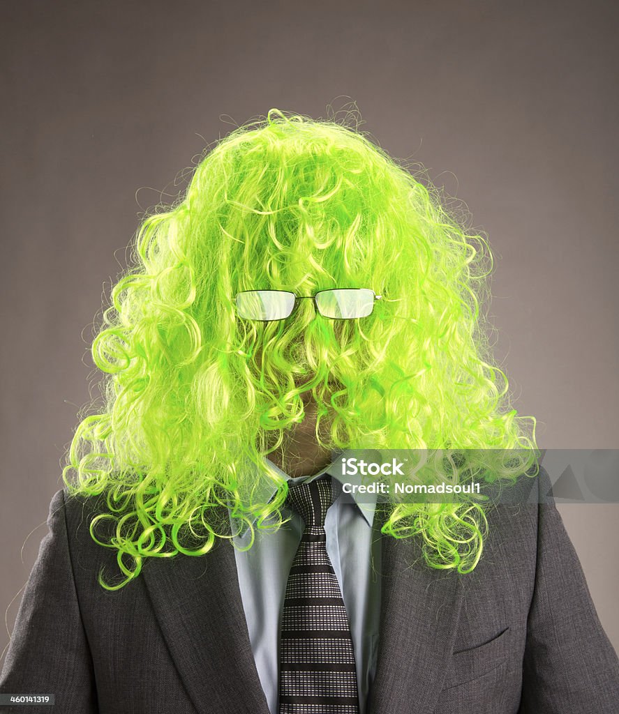 Hombre de negocios con un green wig - Foto de stock de Carta - Naipe libre de derechos