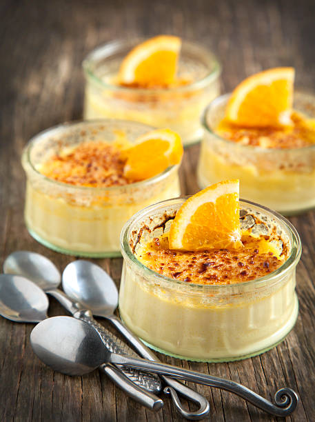 orange crème brulee - dessert creme brulee food gourmet fotografías e imágenes de stock