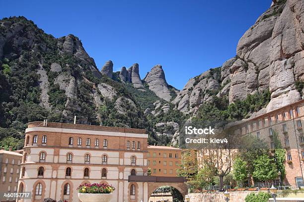 Berg Montserrat Und Kloster Stockfoto und mehr Bilder von Außenaufnahme von Gebäuden - Außenaufnahme von Gebäuden, Berg, Berggipfel