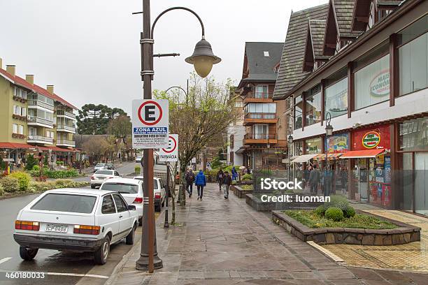 Gramado Sul Do Brasil - Fotografias de stock e mais imagens de Ao Ar Livre - Ao Ar Livre, Arbusto, Arquitetura