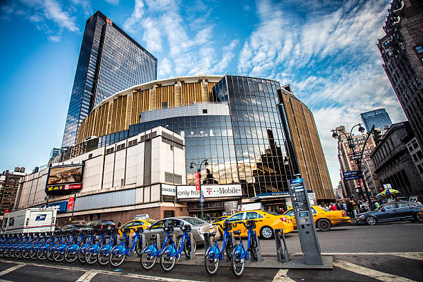 мэдисон-сквер-гарден - subway station urban scene city new york city стоковые фото и изображения