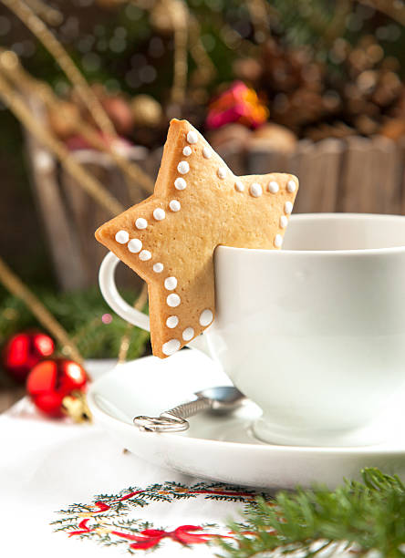 istock Cup of hot chocolate and Christmas cookie 460187525
