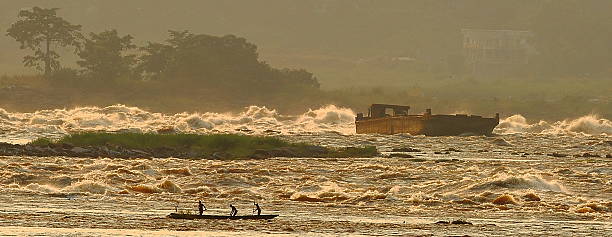 コンゴ川 - congo river ストックフォトと画像