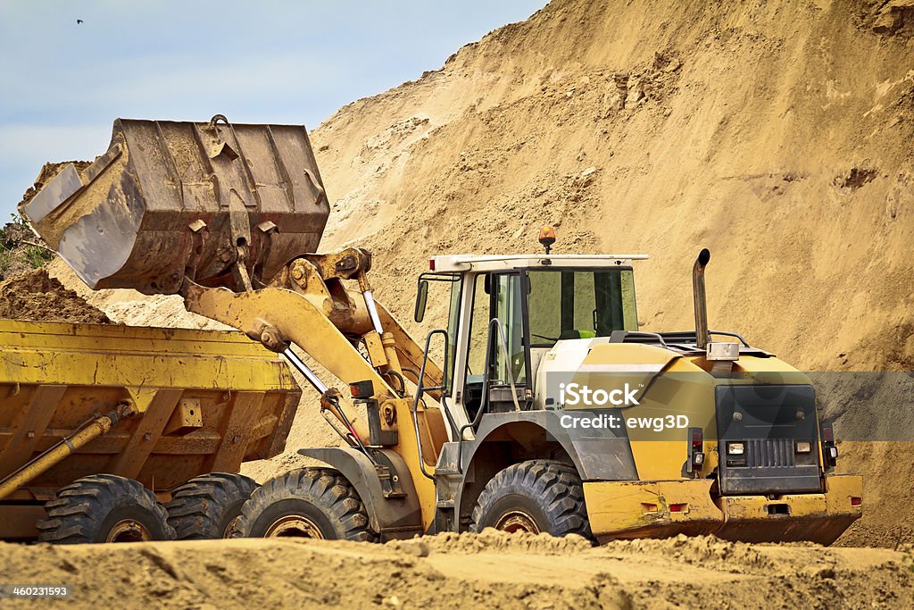 Lavoro Pala meccanica in Cantiere di costruzione - Foto stock royalty-free di Macchinario