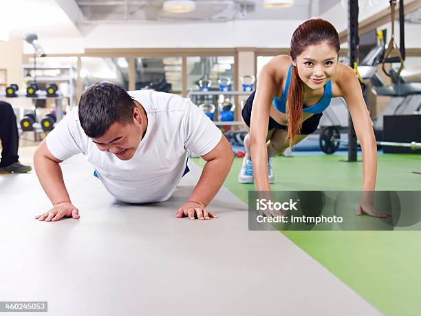 Personas Hombre Ejercicio Foto de stock y más banco de imágenes de Gordo - Complexión - Gordo - Complexión, Delgado, Hombres