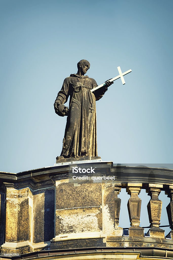 Priesterstatue auf der Kreuzkirche in Dresden - Lizenzfrei Denkmal Stock-Foto