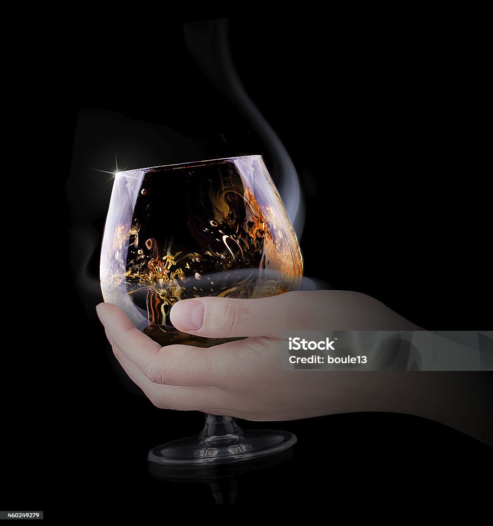 Mão fazendo um brinde com conhaque - Foto de stock de Abstrato royalty-free