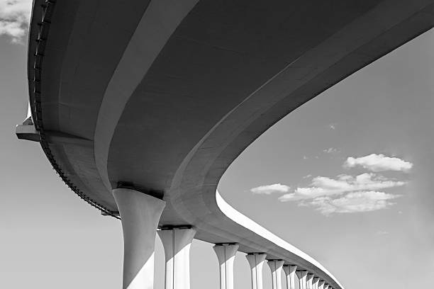 cavalcavia - construction bridge below concrete foto e immagini stock