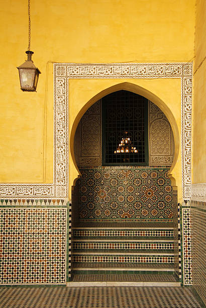 istock Arabesque arch and wall tiles - Meknes, Morocco. 460272719
