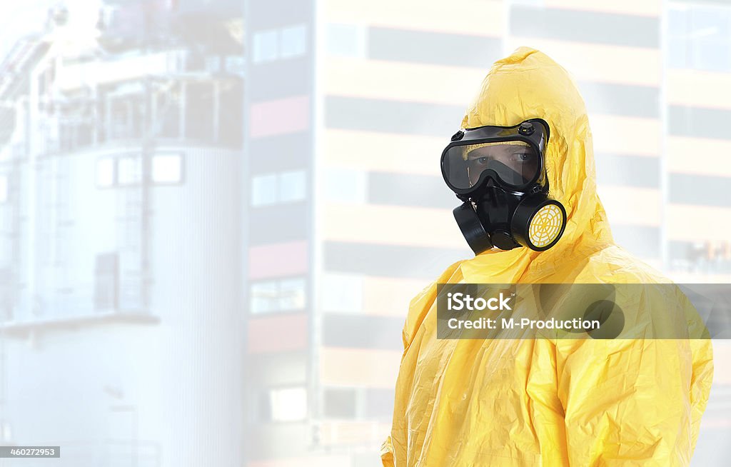 作業員の保護用化学スーツです。 テキストのスペースをご用意しています。 - STEM教育のロイヤリティフリーストックフォト