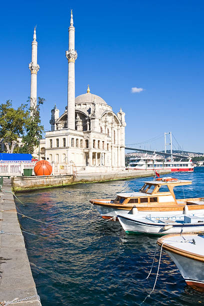 オルタキョイモスク - ortakoy mosque bridge bosphorus istanbul ストックフォトと画像