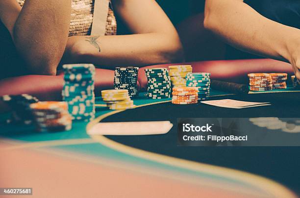 Photo libre de droit de Détail Dune Table De Poker banque d'images et plus d'images libres de droit de Poker - Poker, Femmes, Jouer