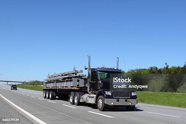 Foto de Semicaminhão e mais fotos de stock de Caminhão - Caminhão, Caminhão articulado, Carregamento - Frete