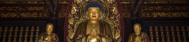 mnich temple.  golden statue of buddha-- southern xian, chiny - shaanxi province obrazy zdjęcia i obrazy z banku zdjęć