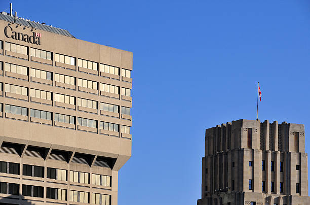 winnipeg, manitoba, canadá: edificios gubernamentales - canada main street manitoba winnipeg fotografías e imágenes de stock