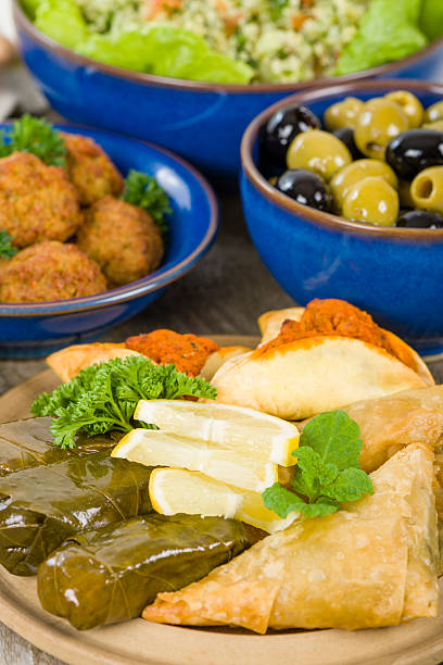 vorspeisen (mezze). - börek turkish culture middle eastern cuisine pie stock-fotos und bilder
