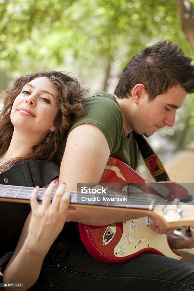 Jovens músicos a Tocar Guitarra no parque - Royalty-free 20-24 Anos Foto de stock