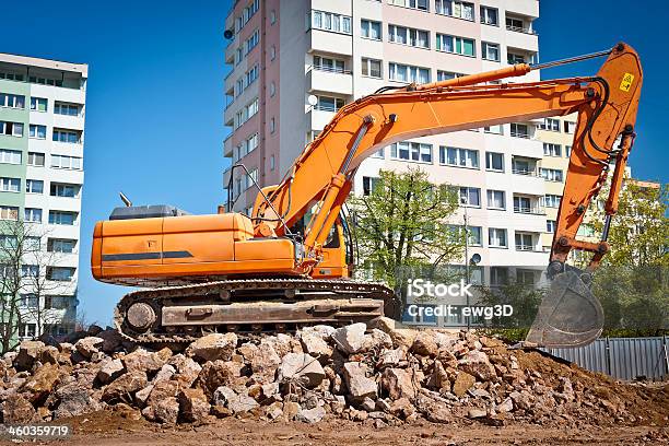 Abbrucharbeiten Excavator In Aktion Stockfoto und mehr Bilder von Baustelle - Baustelle, Erdreich, Abbrechen