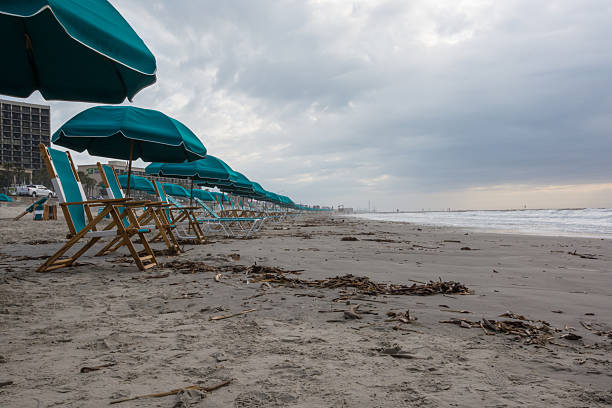 a praia em galveston, texas - beach 2013 usa sky - fotografias e filmes do acervo