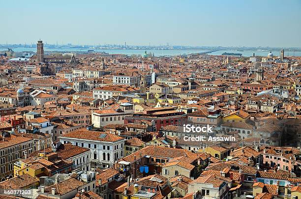 Luftaufnahme Der Wunderschönen Alten Stadt Auf Dem Dach In Venedig Stockfoto und mehr Bilder von Architektur